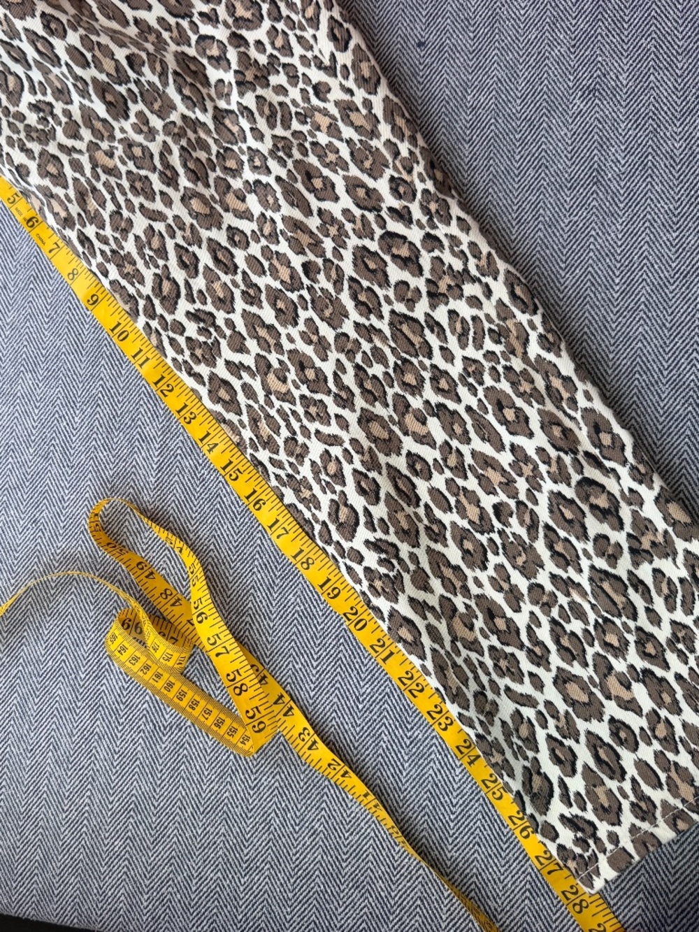 CHICO'S - So Slimming Girlfriend Slim Leg Cheetah Animal Print Crop Jean - Picture 8 of 8